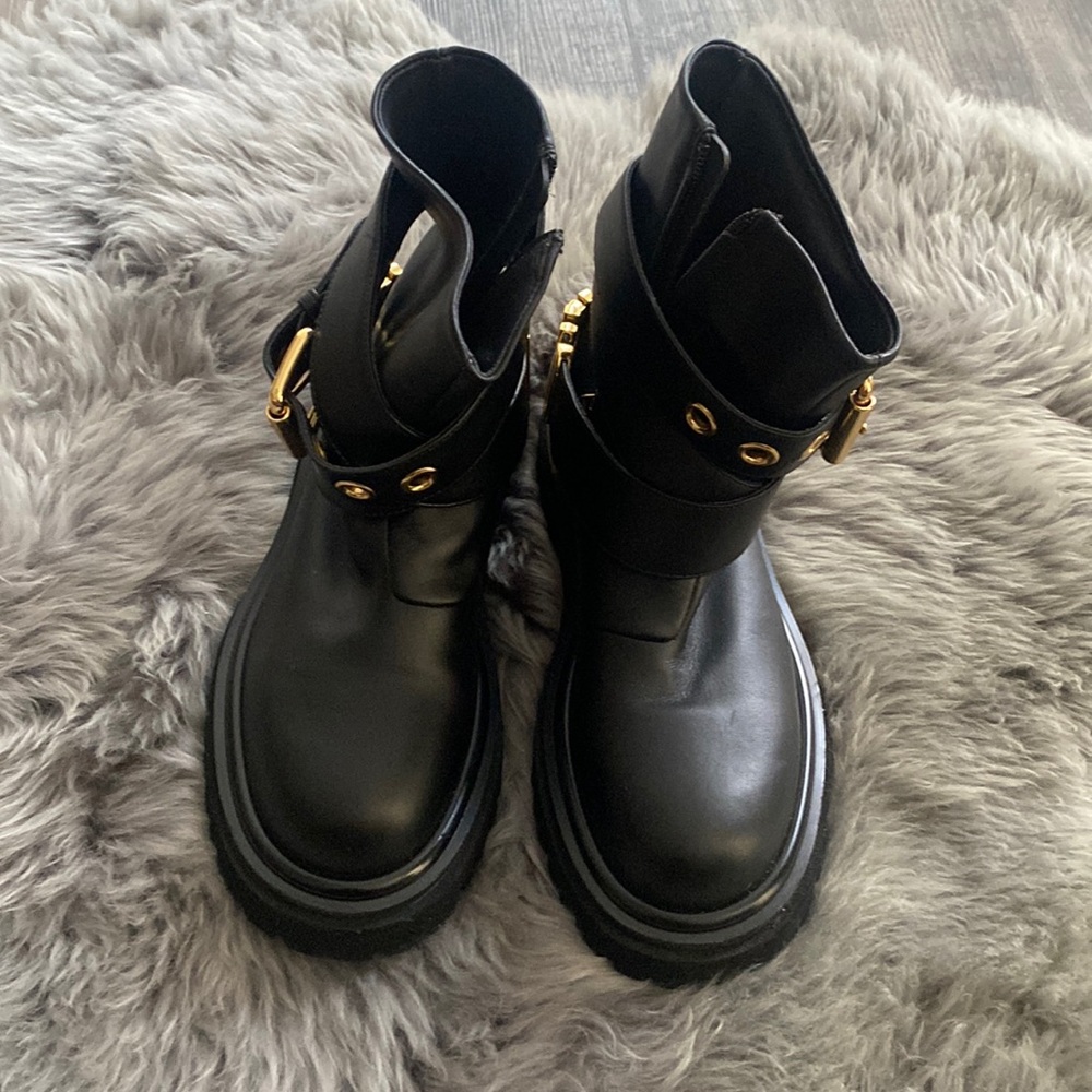 Authentic 💯 percent Moschino boots